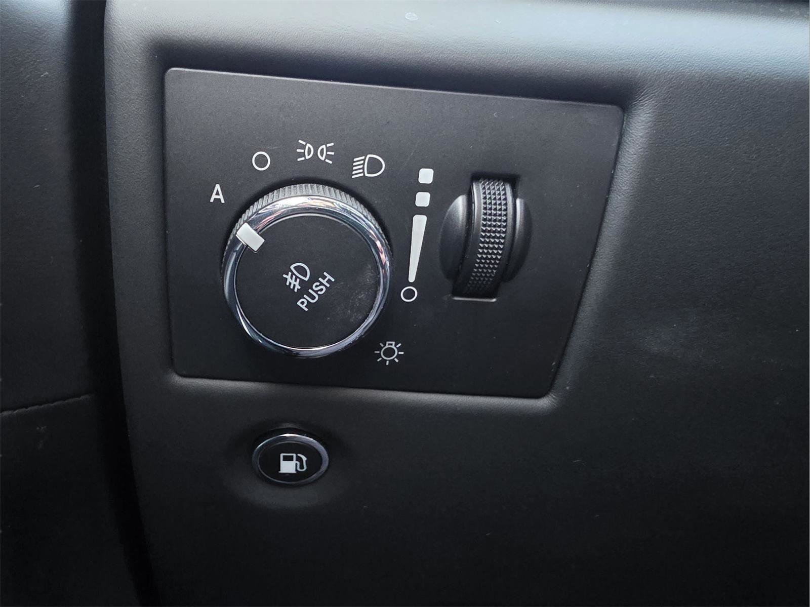 Used 2018 Jeep Grand Cherokee SRT image 25