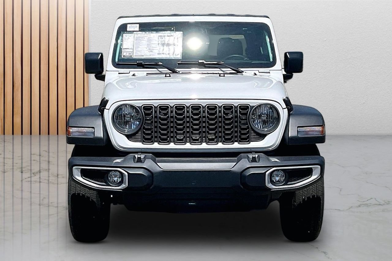 New 2026 Jeep Gladiator Sport AWD/4WD image 3