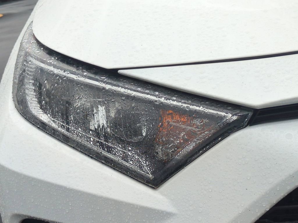 Used 2021 Toyota RAV4 XLE image 10