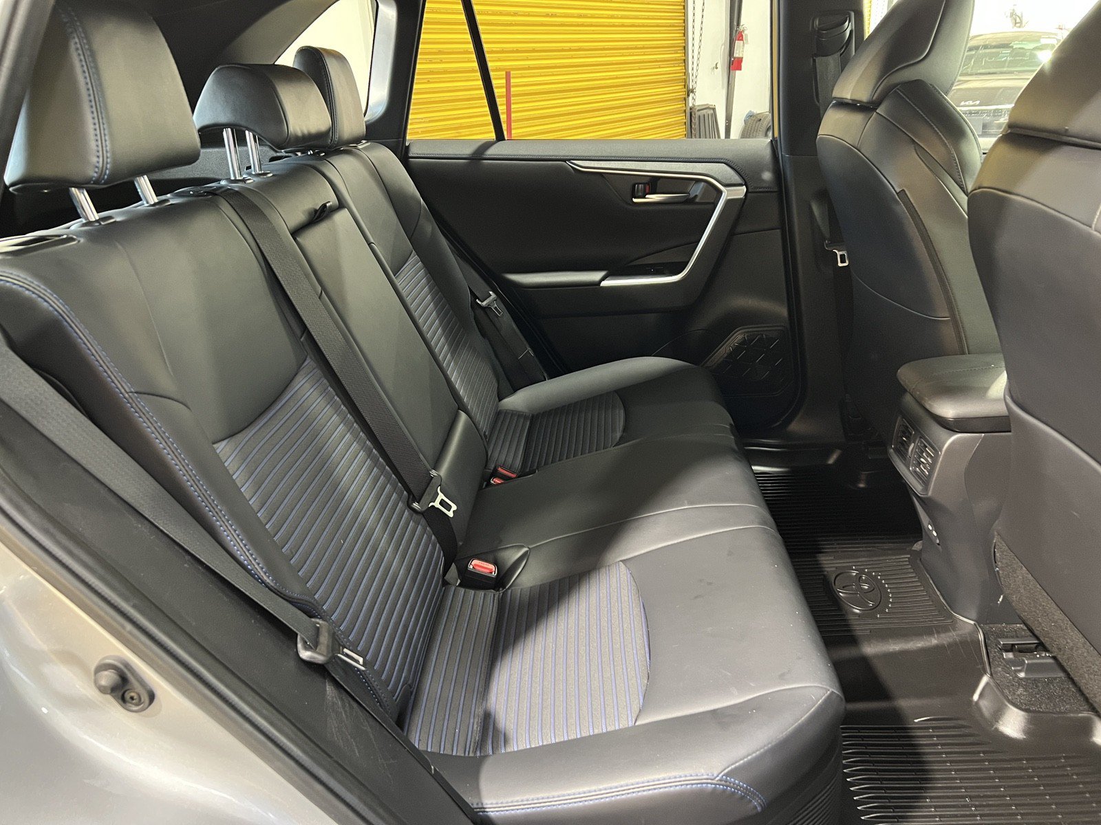 Used 2022 Toyota RAV4 XSE AWD/4WD image 18