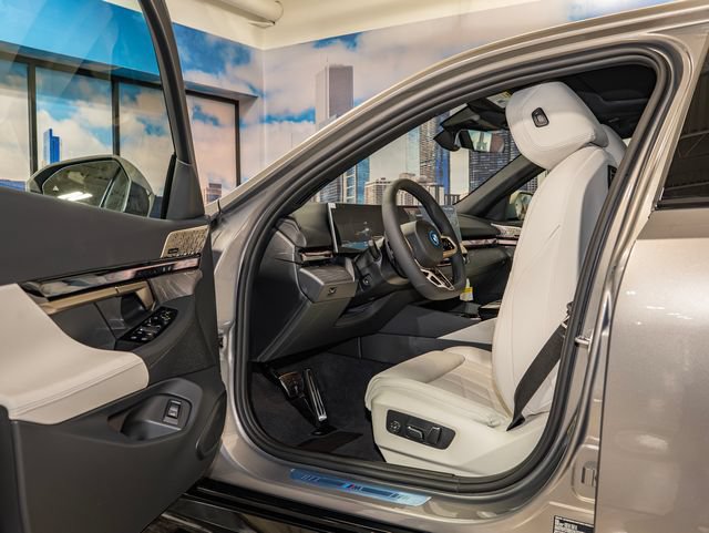 New 2027 BMW i5 xDrive40 w/ M Sport Package AWD/4WD image 13