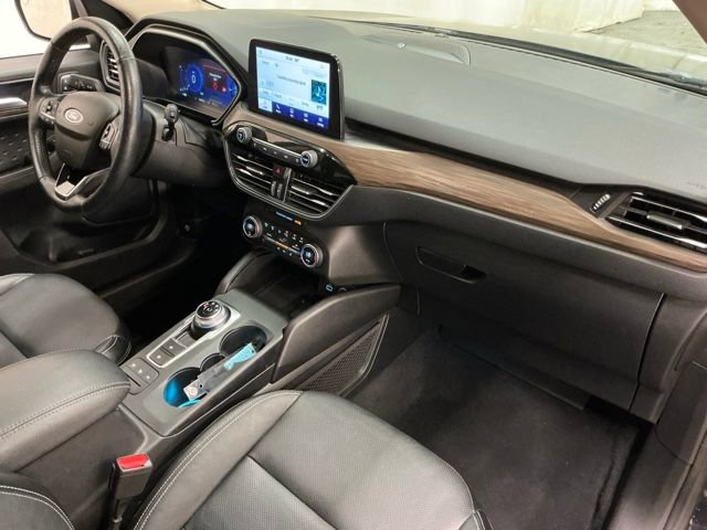 Used 2020 Ford Escape Titanium image 18
