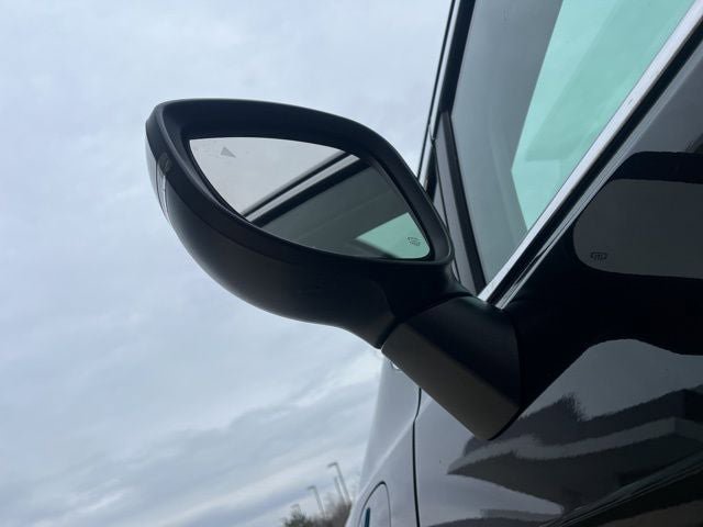 Used 2023 Chrysler Pacifica Touring-L image 41