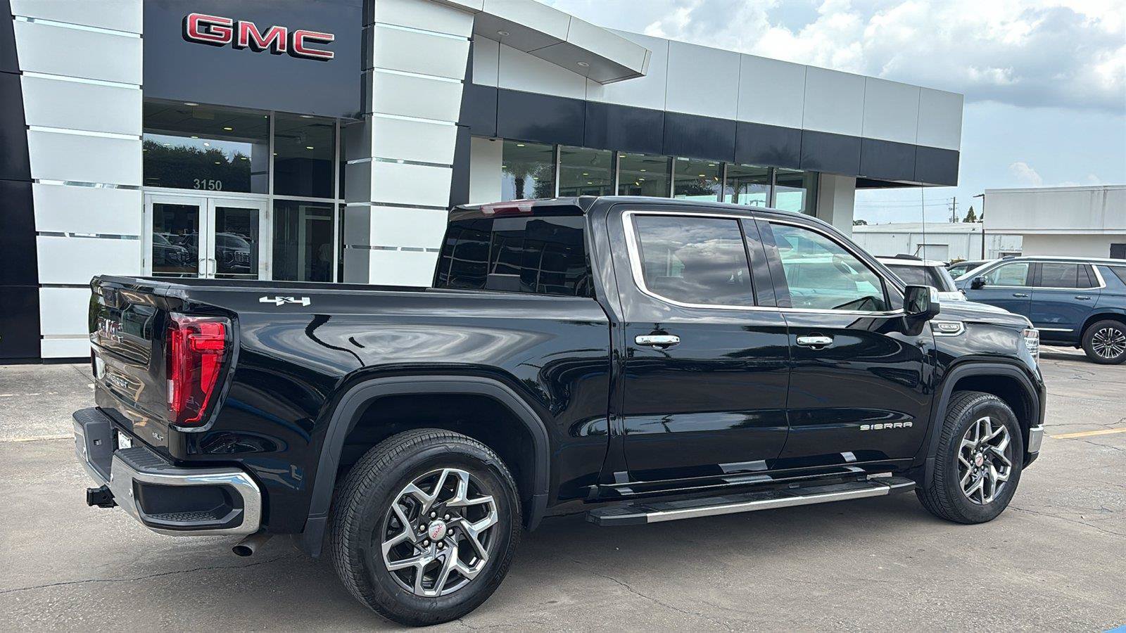 Certified 2024 GMC Sierra 1500 SLT w/ SLT Convenience Package AWD/4WD image 8