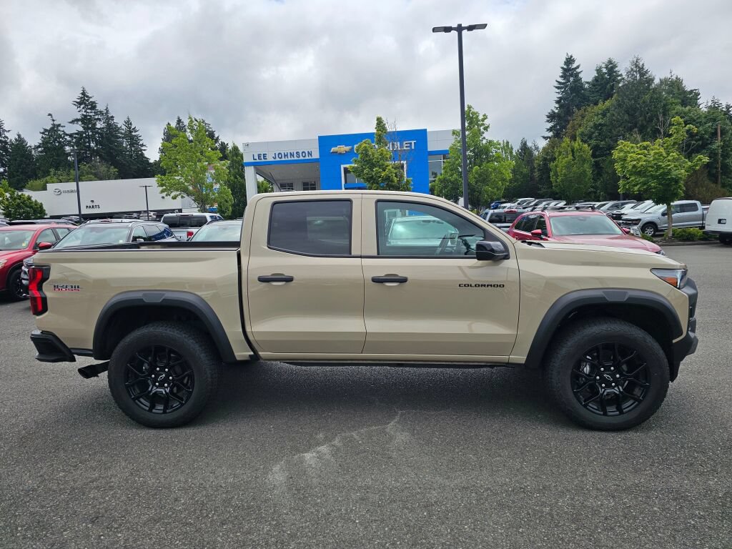 Used 2024 Chevrolet Colorado Trail Boss w/ LPO, Dark Essentials Package AWD/4WD image 4