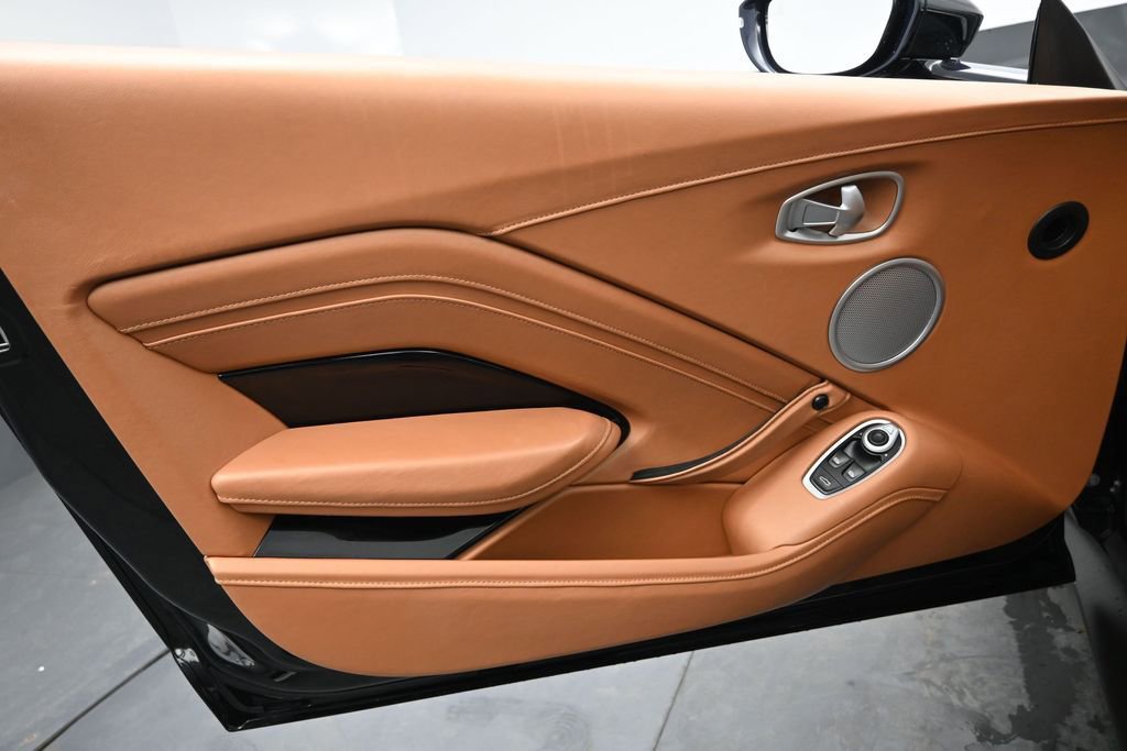 Used 2020 Aston Martin V8 Vantage Coupe RWD image 24