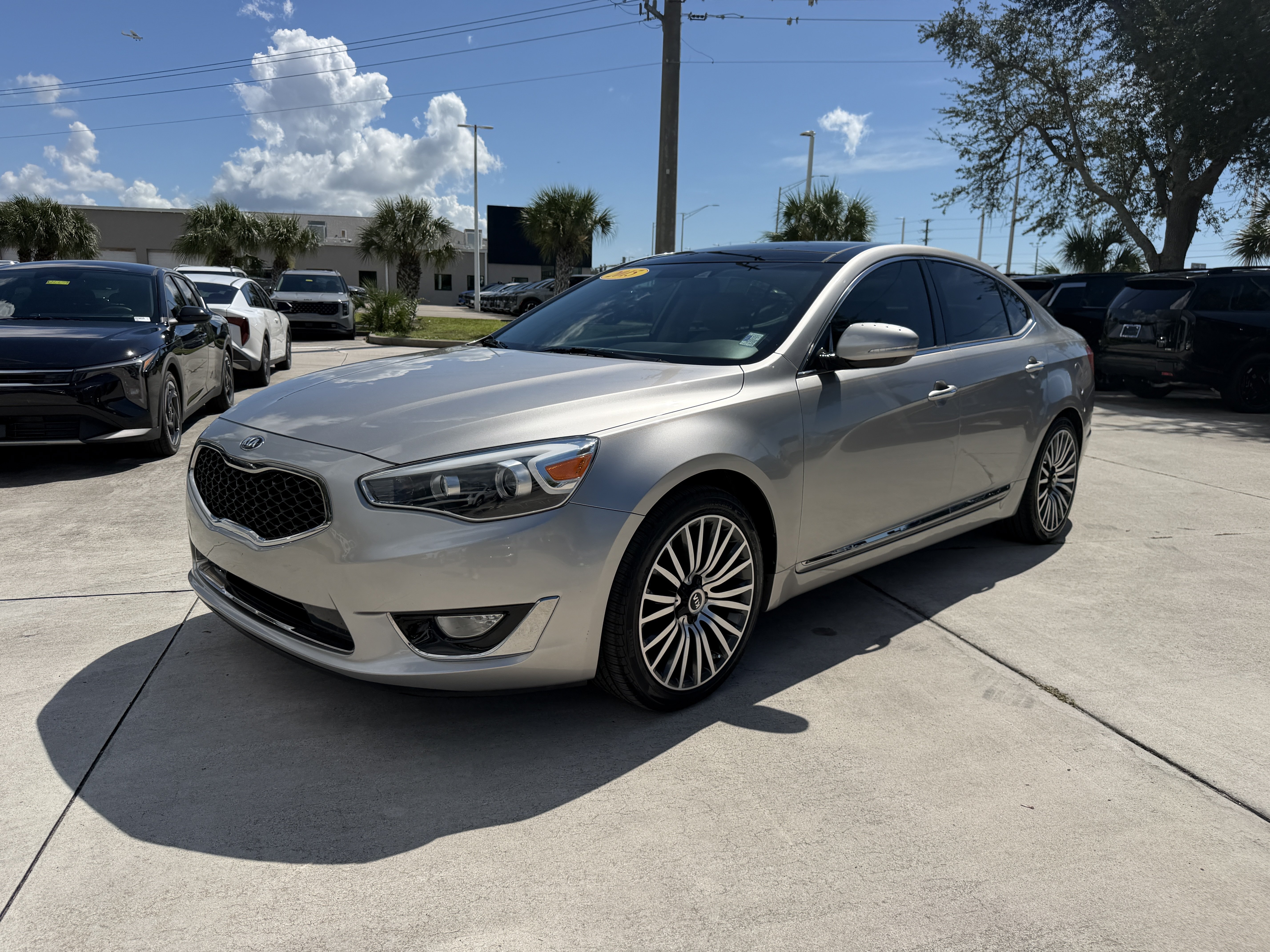 Used 2015 Kia Cadenza Premium w/ Technology Package FWD image 8