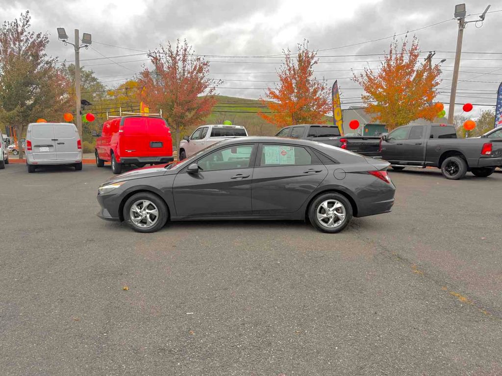 Used 2021 Hyundai Elantra SE image 4