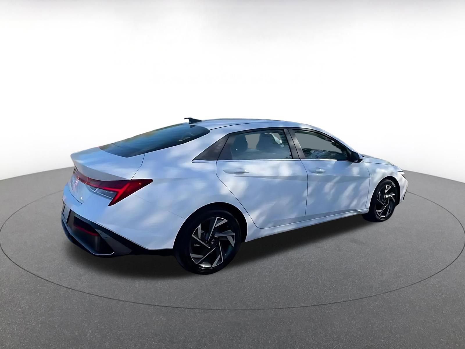 Used 2025 Hyundai Elantra SEL FWD image 15