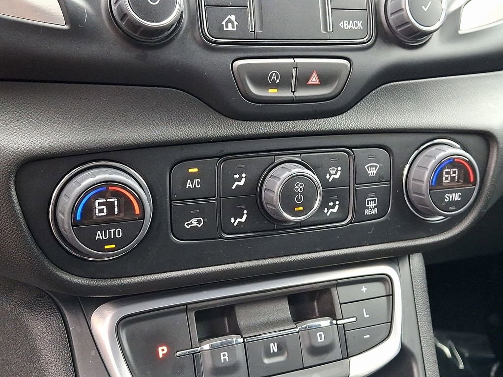 Used 2024 GMC Terrain SLT image 16