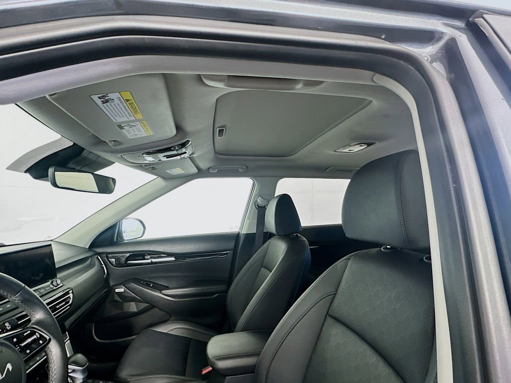 Used 2023 Kia Seltos SX w/ SX Sunroof Package AWD/4WD image 23