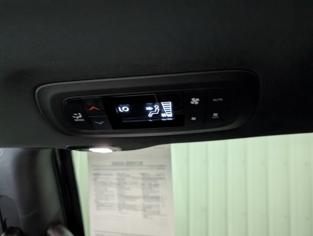 Used 2027 Chrysler Pacifica Limited FWD image 12