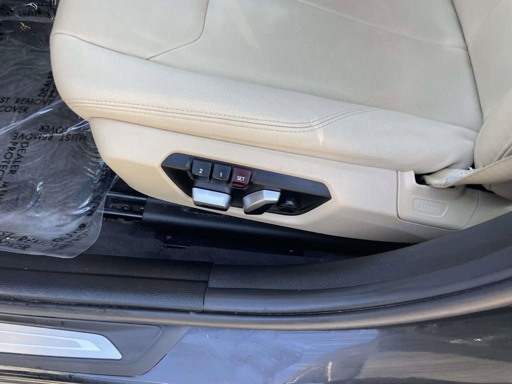 Used 2018 BMW 330i xDrive Sedan w/ Convenience Package image 29