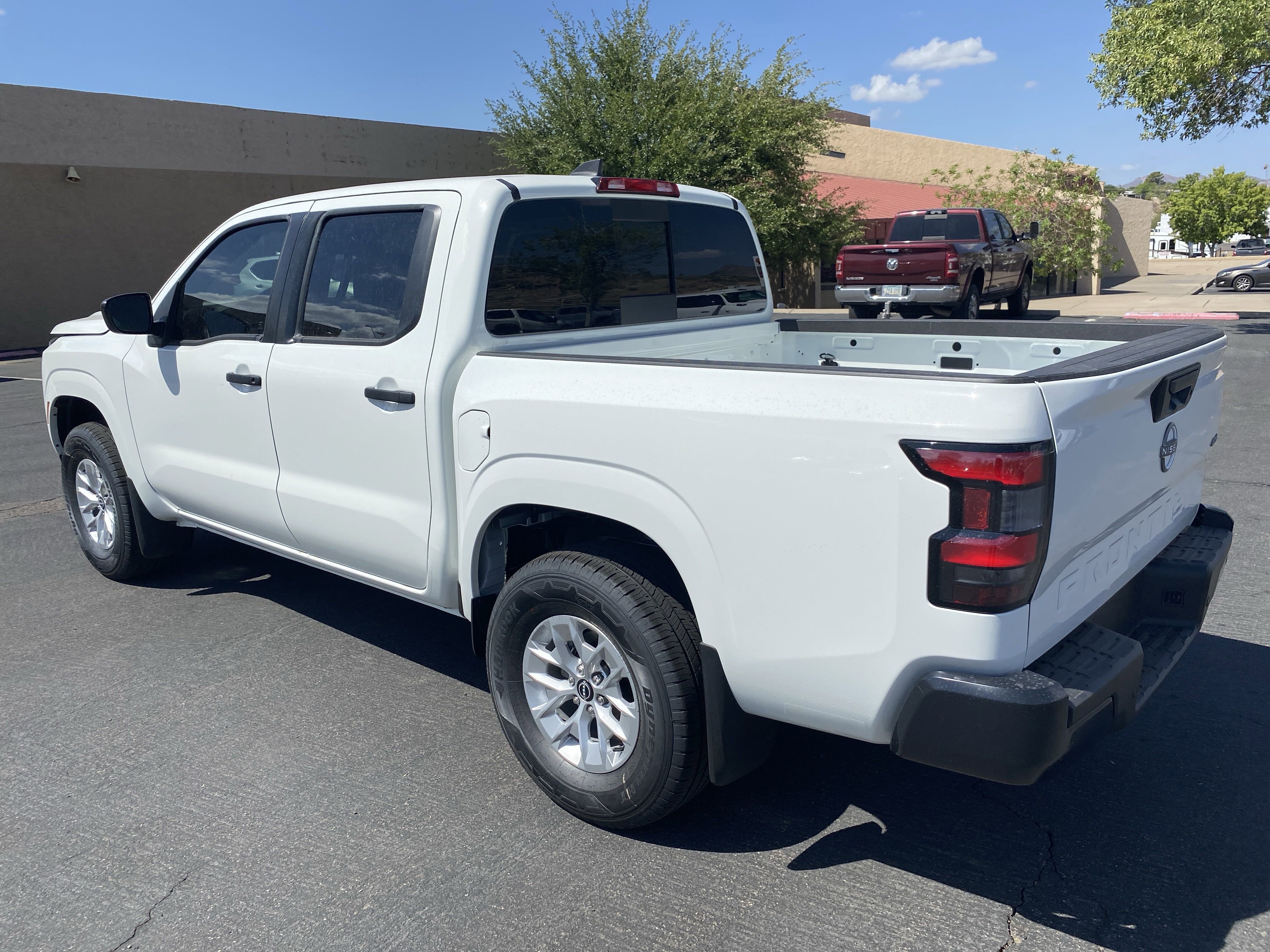 New 2025 Nissan Frontier S image 2