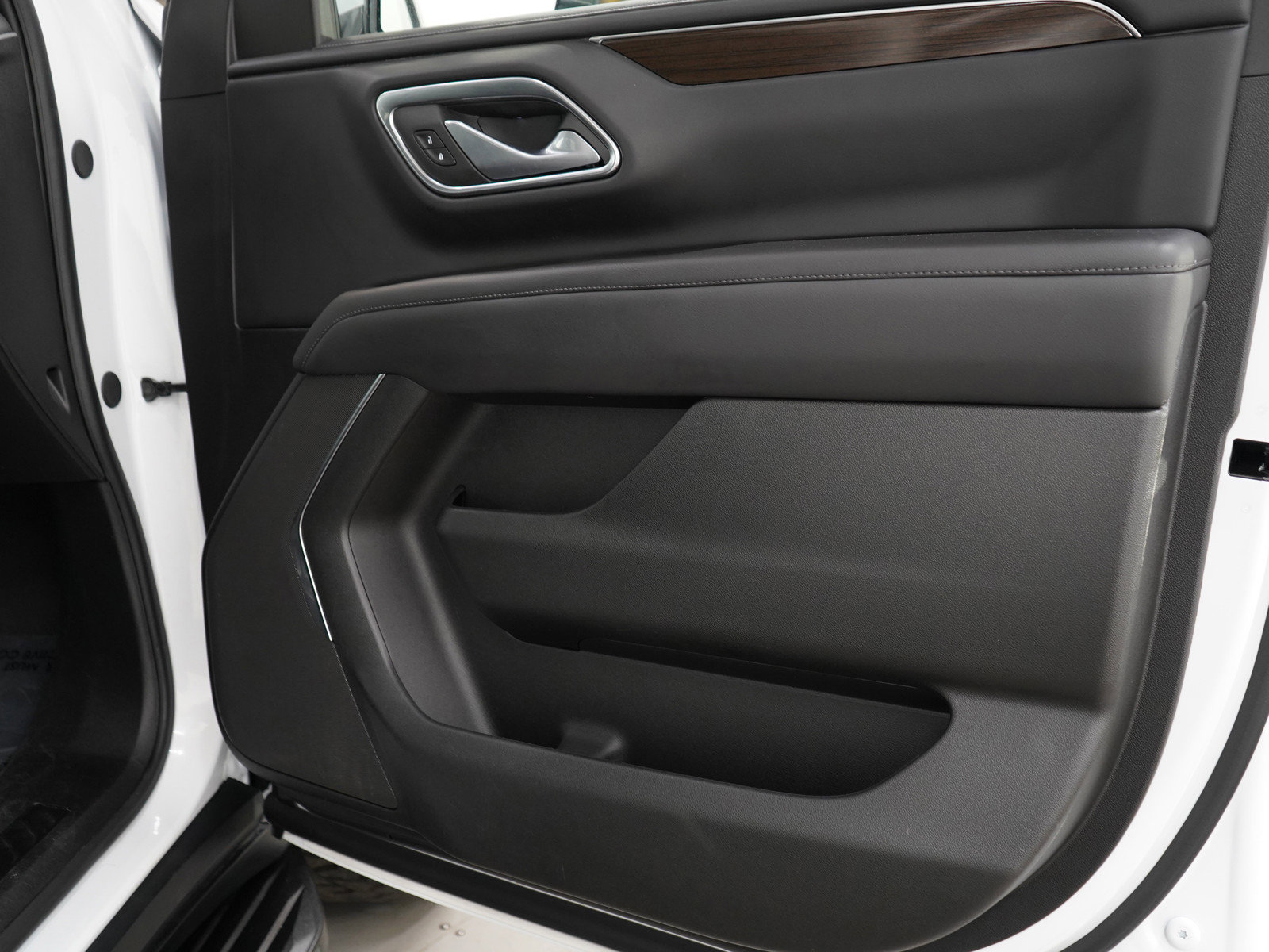 Used 2024 GMC Yukon SLE image 9