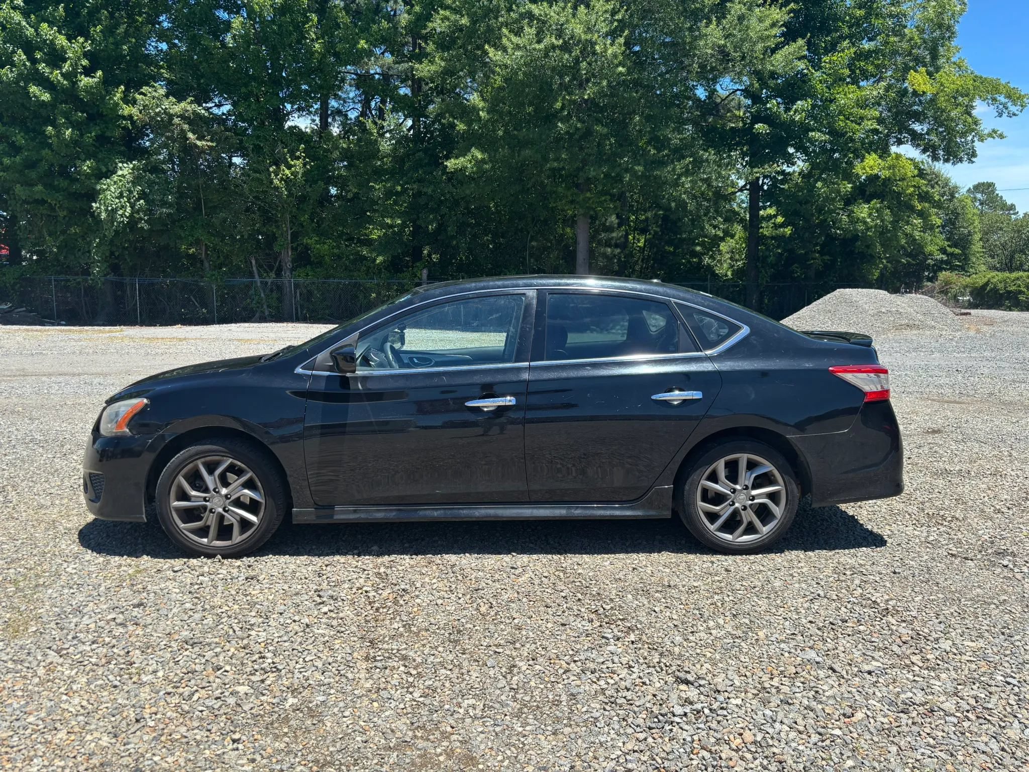 Used 2014 Nissan Sentra SR w/ Premium Package FWD image 2