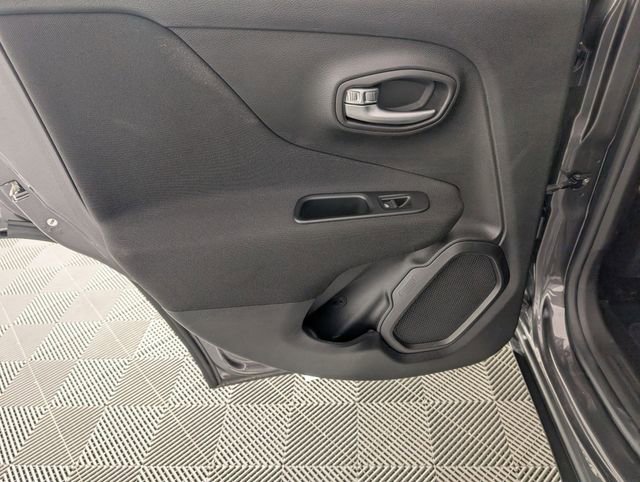 Used 2021 Jeep Renegade Latitude w/ Convenience Group image 27