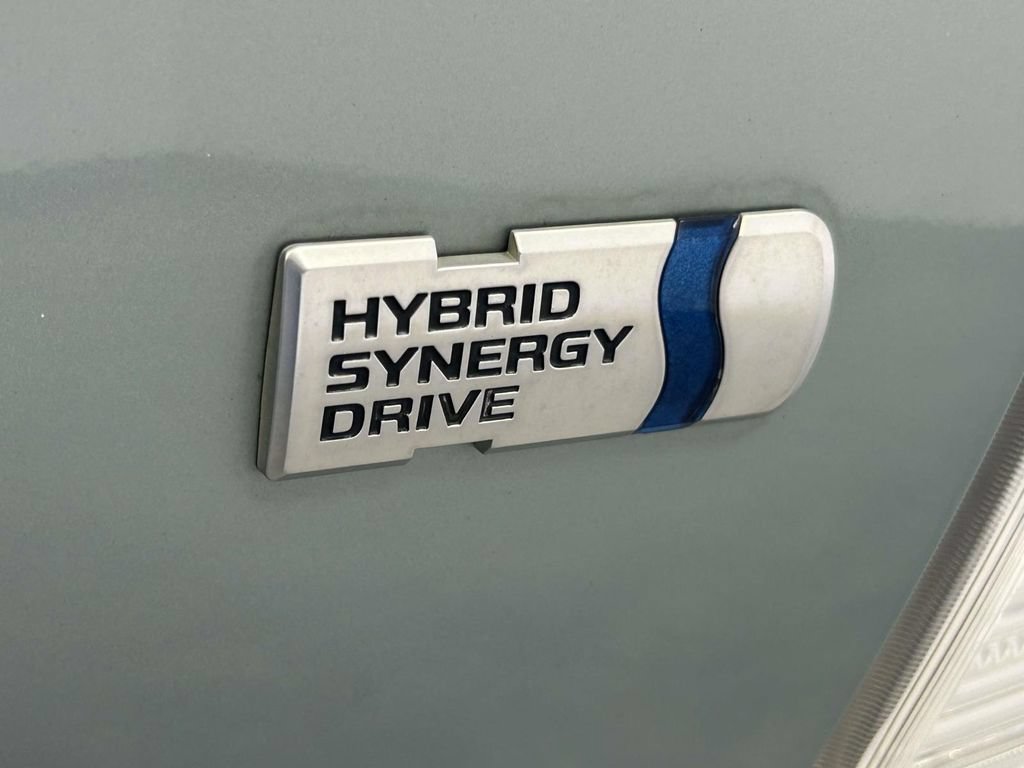 Used 2016 Toyota Prius V Four FWD image 12