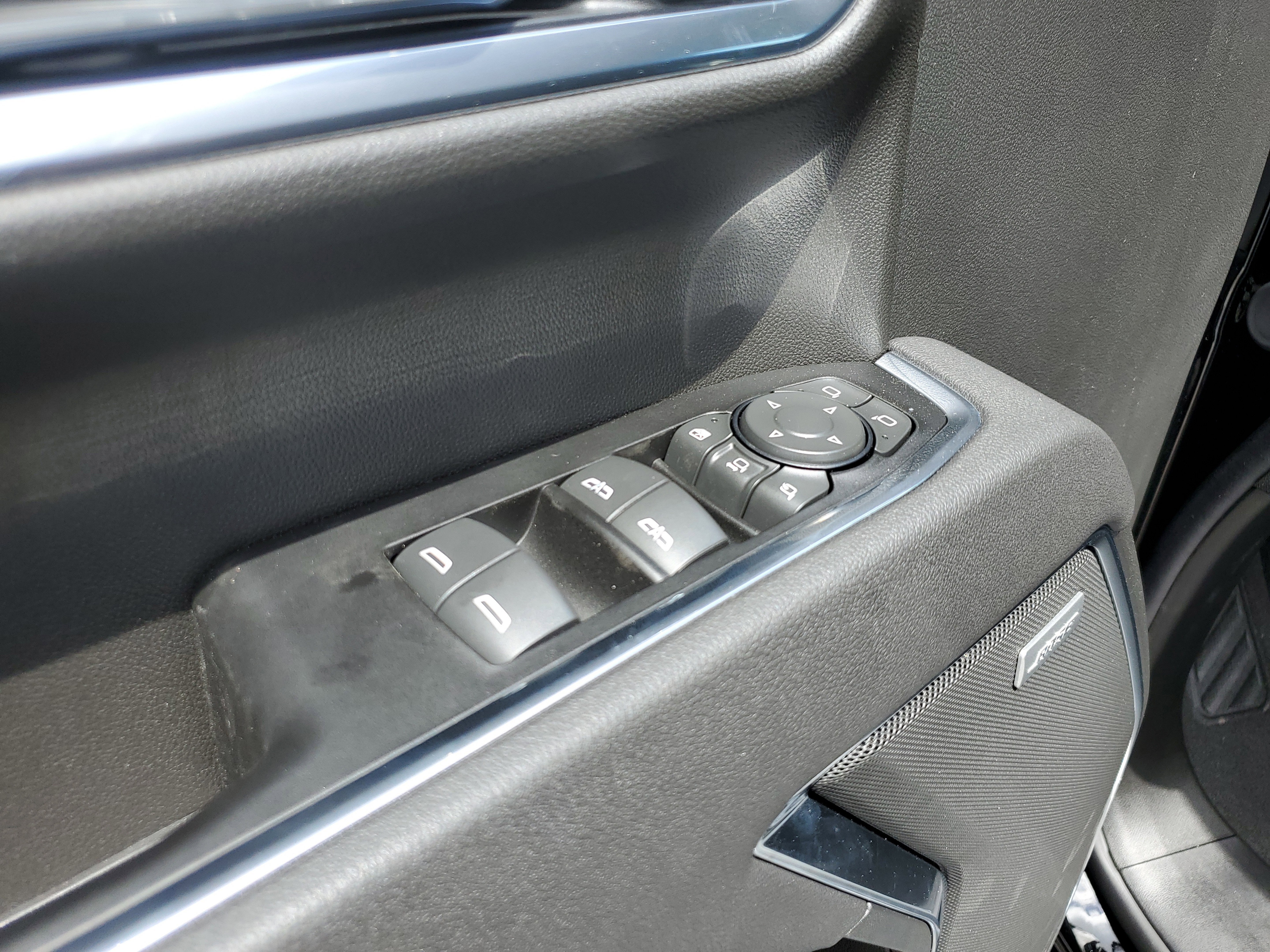 New 2025 GMC Sierra 2500 SLT w/ SLT Premium Package image 18