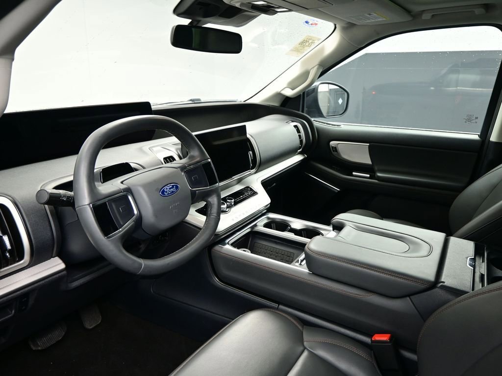Used 2025 Ford Expedition Active image 7