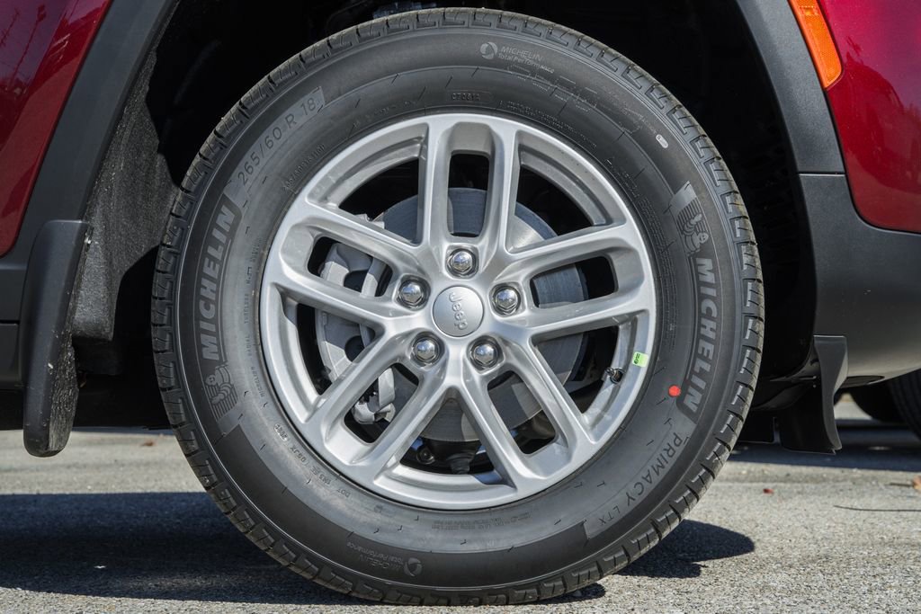 New 2025 Jeep Grand Cherokee Laredo X w/ Luxury Tech Group I image 16