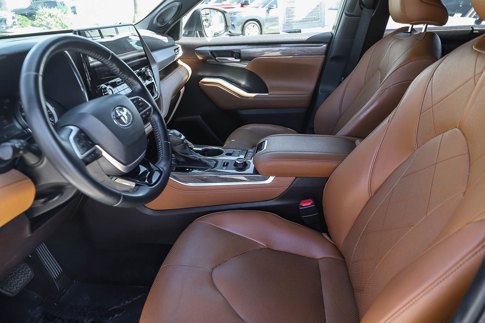 Used 2022 Toyota Highlander Platinum AWD/4WD image 17