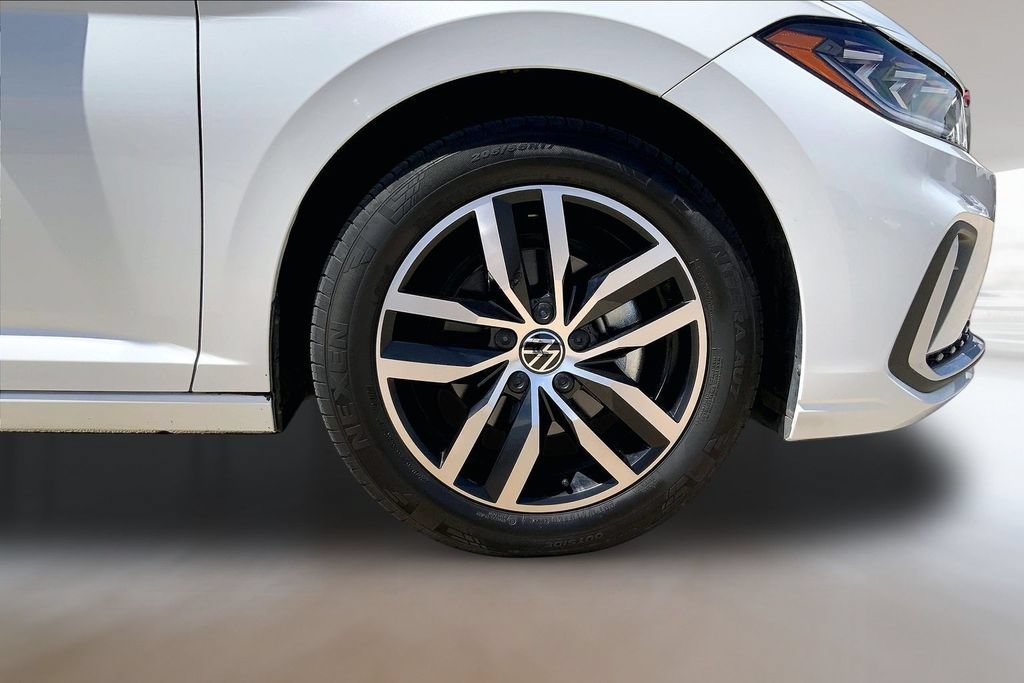 Certified 2025 Volkswagen Jetta SE w/ Sunroof Package FWD image 8