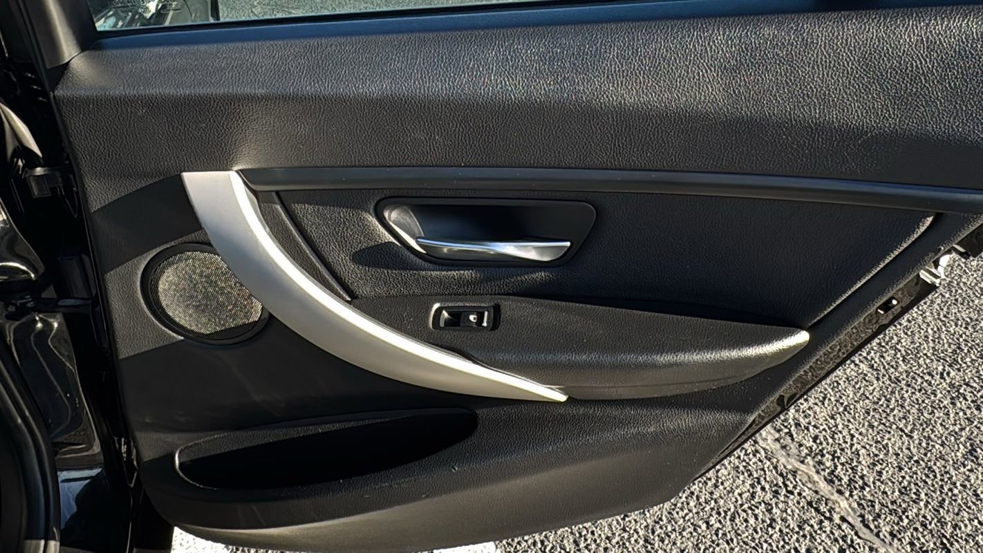 Used 2018 BMW 320i xDrive Sedan image 15