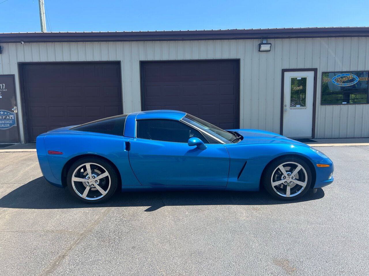Used 2010 Chevrolet Corvette Coupe w/ 1LT RWD image 55