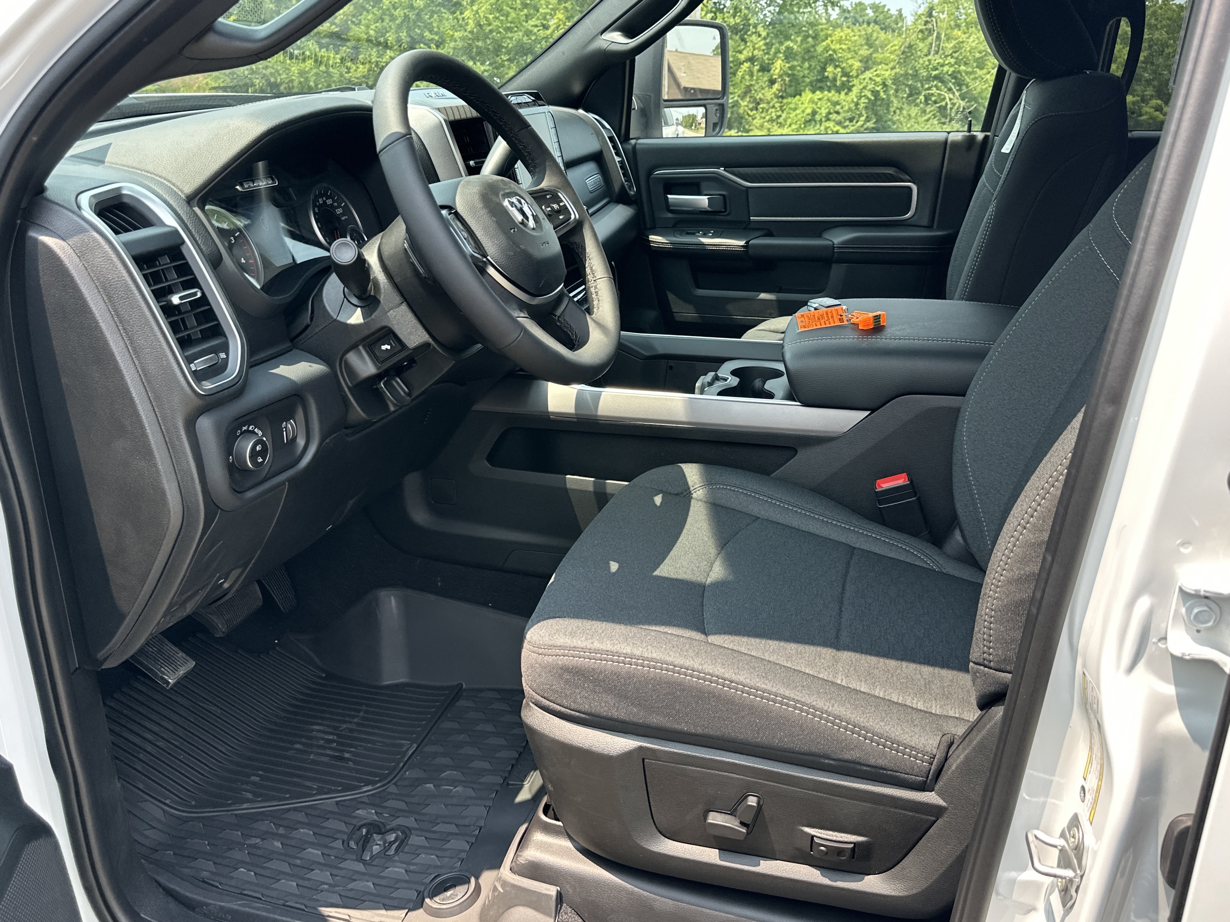 New 2026 RAM 3500 Big Horn AWD/4WD image 29