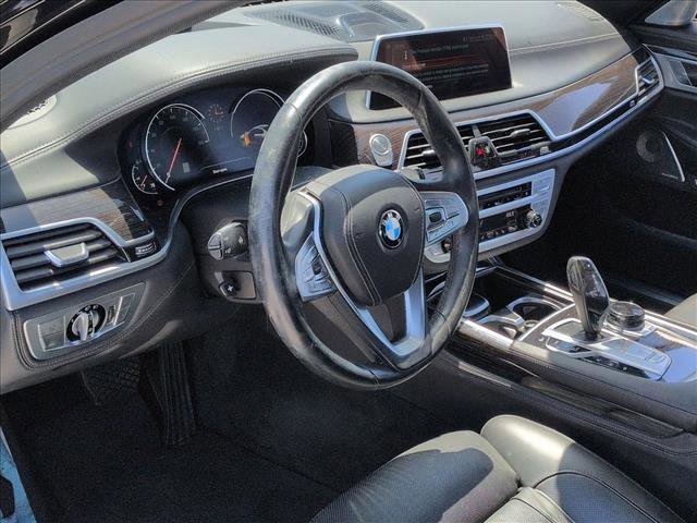 Used 2017 BMW 750i RWD image 10