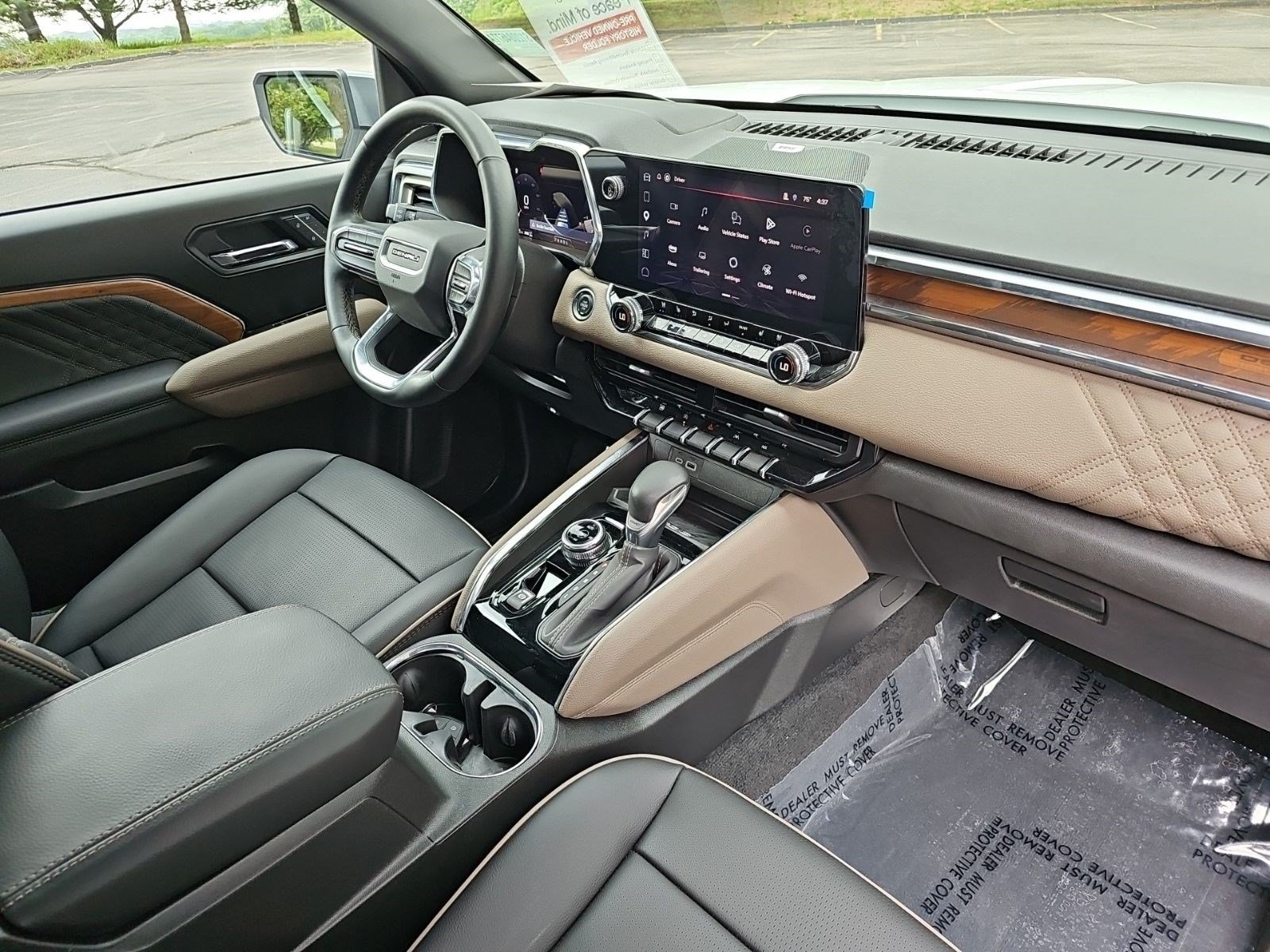 Used 2025 GMC Canyon Denali AWD/4WD image 14