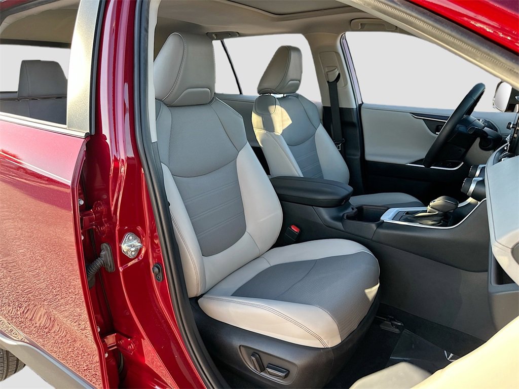 Used 2023 Toyota RAV4 Limited image 26
