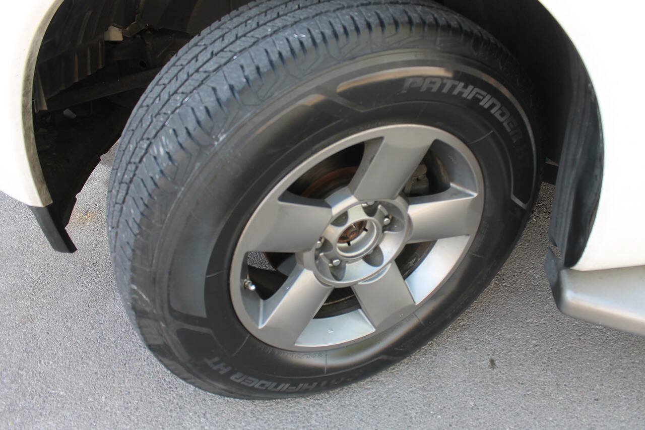 Used 2005 Nissan Armada SE w/ (S01) Journey Pkg (SE) AWD/4WD image 10