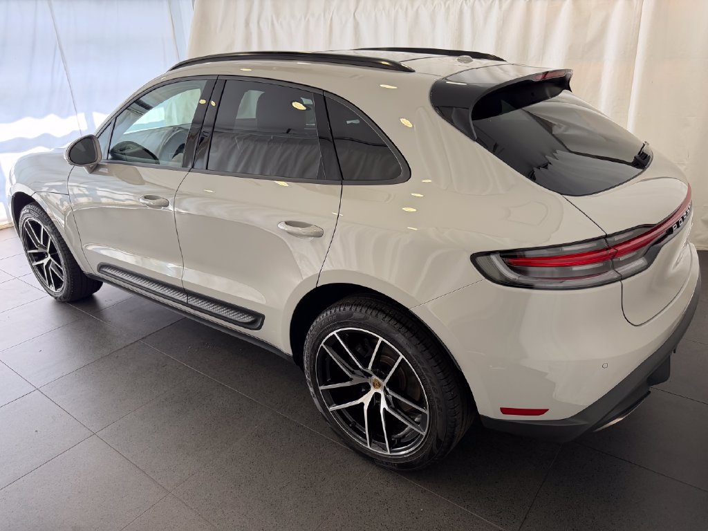 Certified 2026 Porsche Macan AWD/4WD image 3
