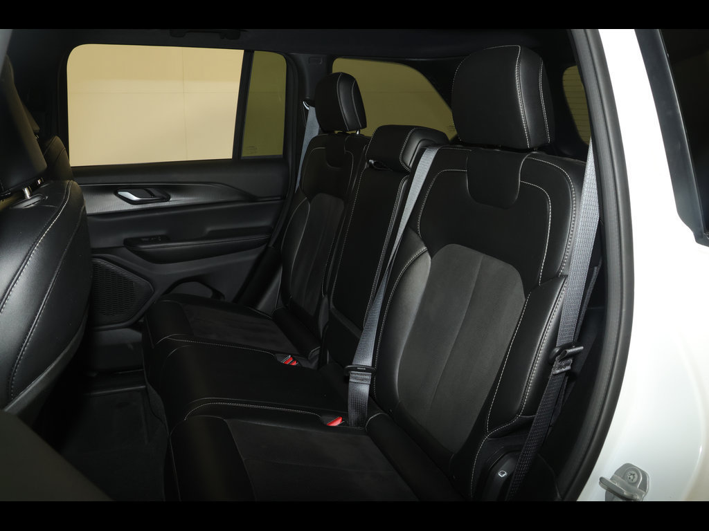 Used 2023 Jeep Grand Cherokee Altitude AWD/4WD image 28