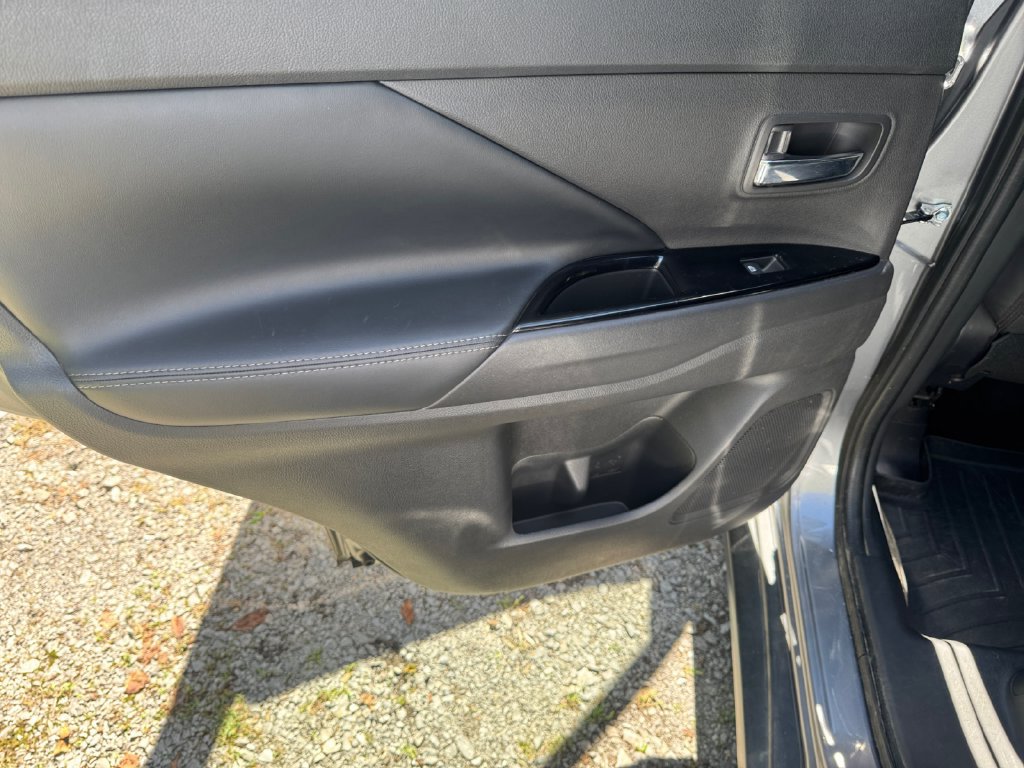 Used 2019 Mitsubishi Outlander AWD image 29