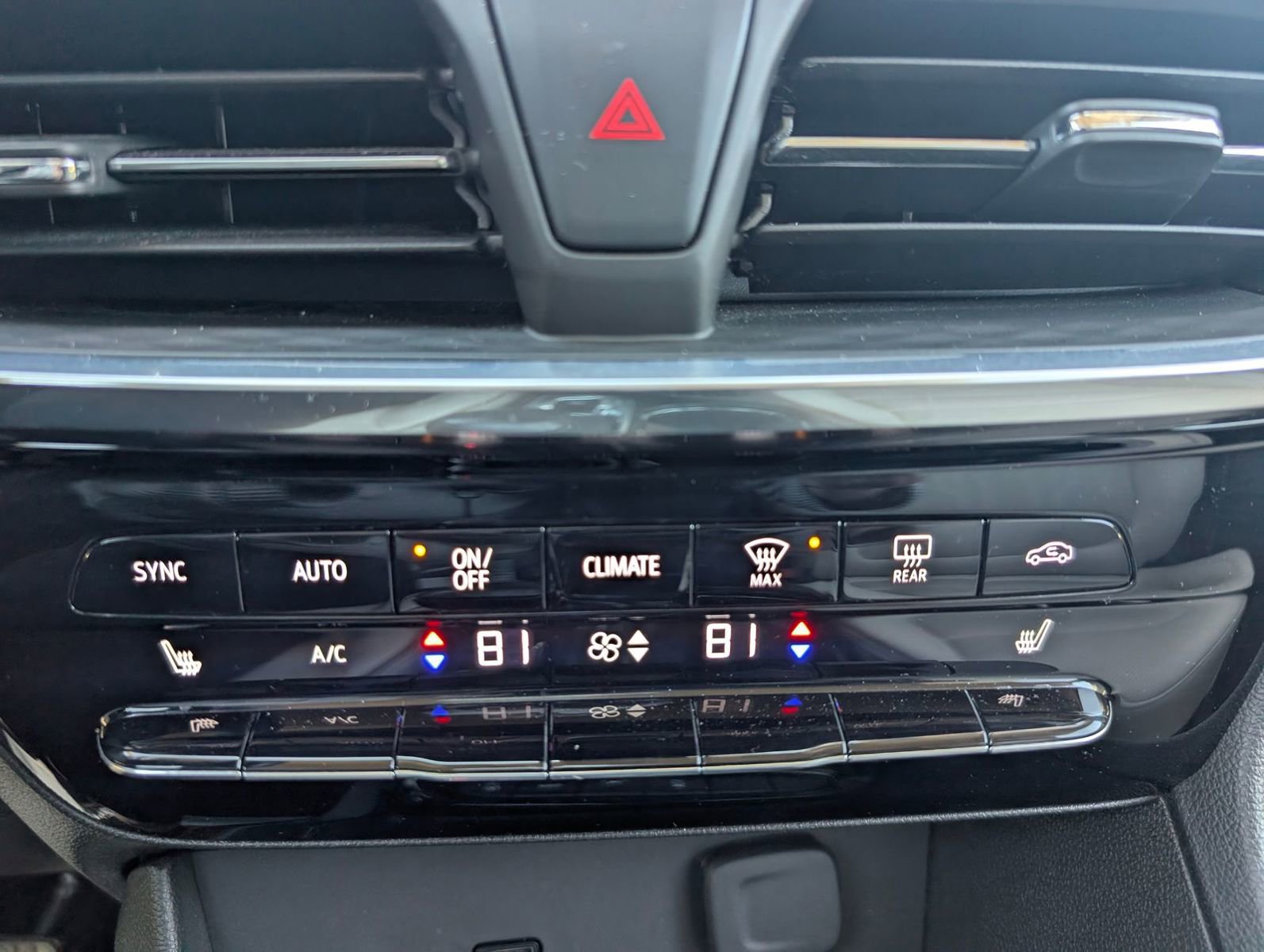 Used 2024 Buick Encore GX Avenir w/ Avenir Convenience Package image 21