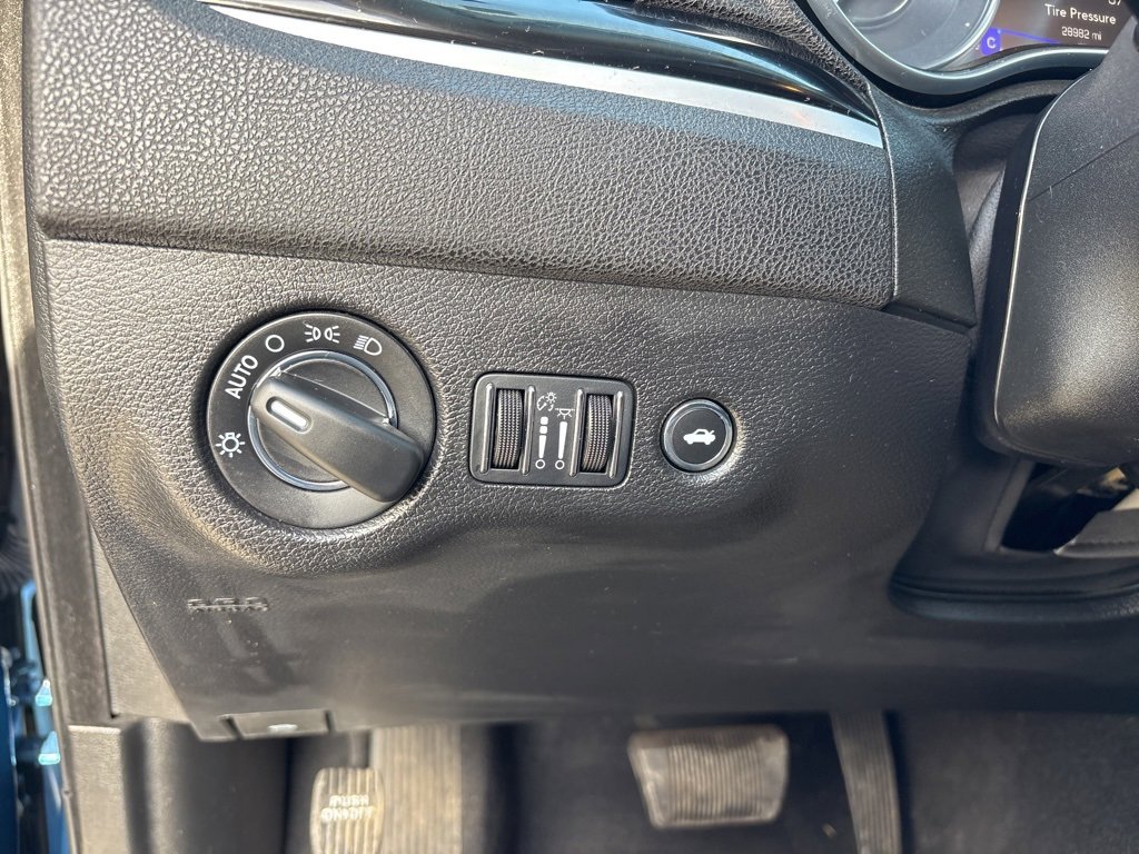 Used 2023 Chrysler 300 Touring w/ Sport Appearance Package image 20