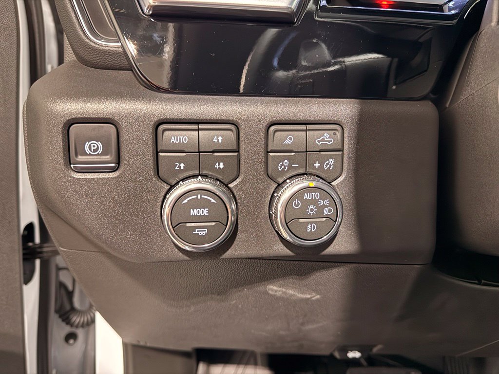 Used 2026 GMC Sierra 1500 SLT AWD/4WD image 17