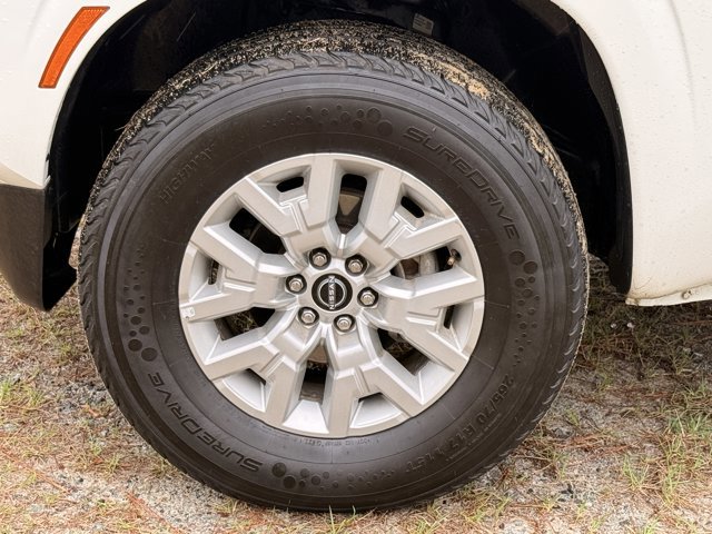 Used 2023 Nissan Frontier SV image 9