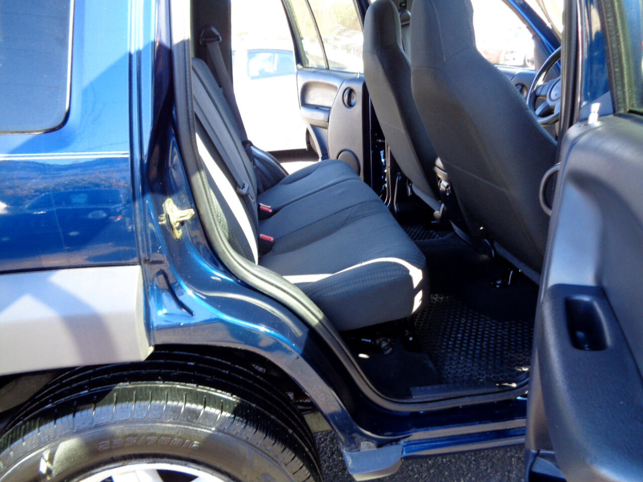 Used 2003 Jeep Liberty Sport image 16