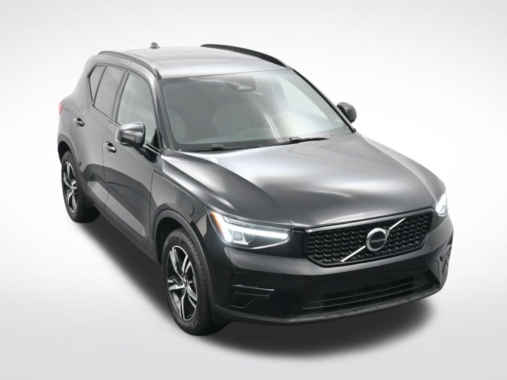 Used 2024 Volvo XC40 B5 Core image 21
