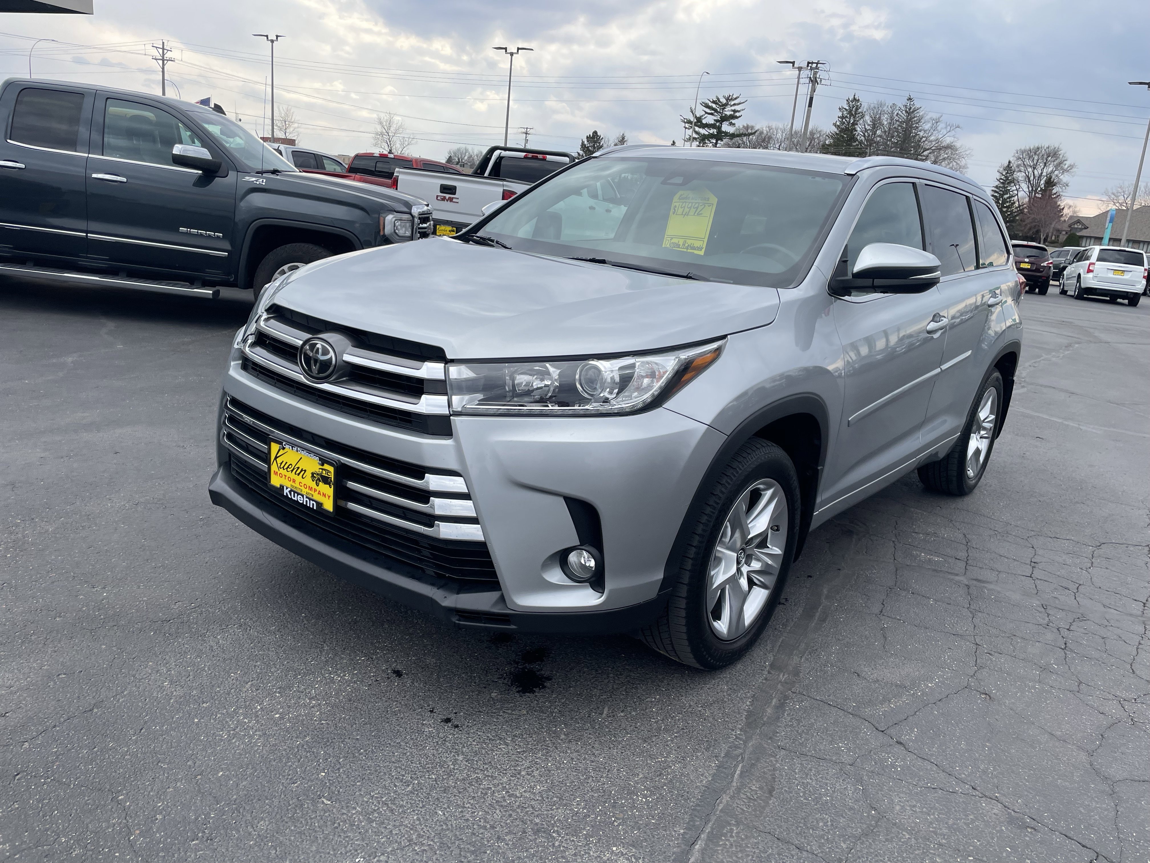 Used 2017 Toyota Highlander Limited w/ Protection Package #3 image 4
