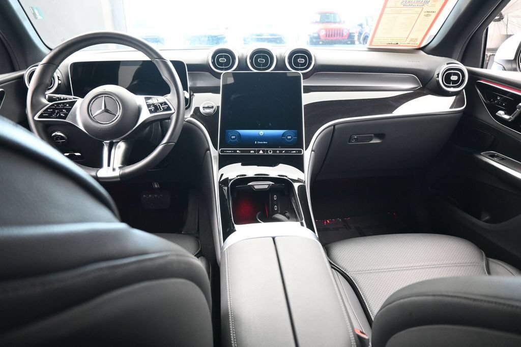 Used 2026 Mercedes-Benz GLC 300 image 38
