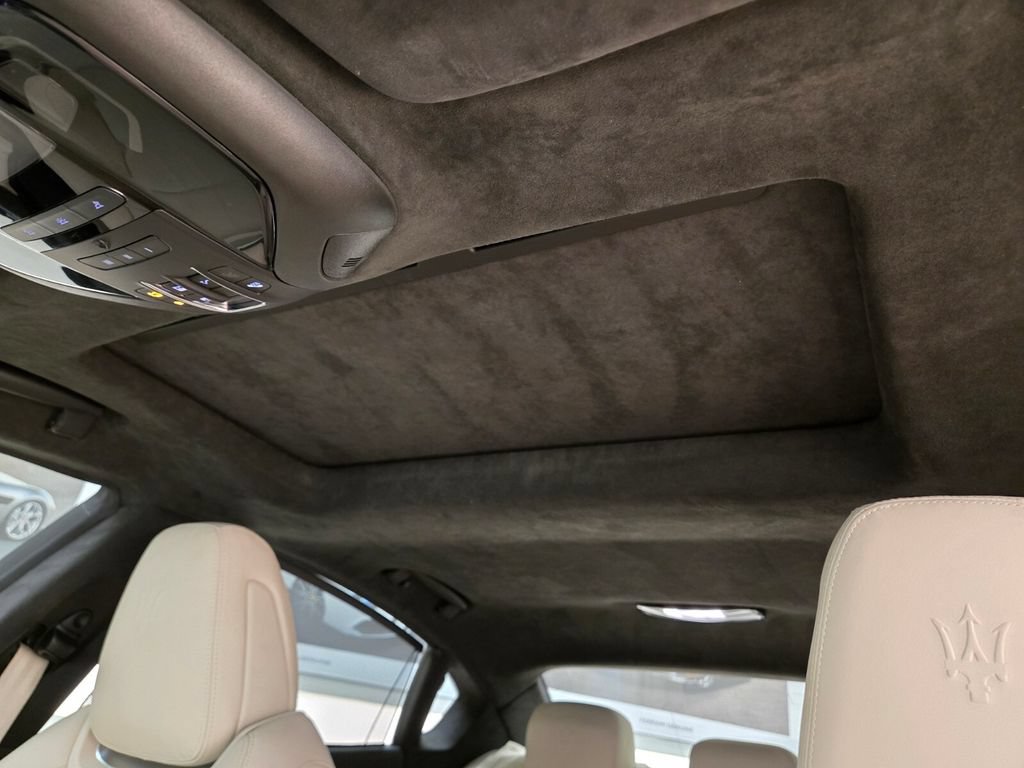 Certified 2023 Maserati Quattroporte Modena RWD image 17