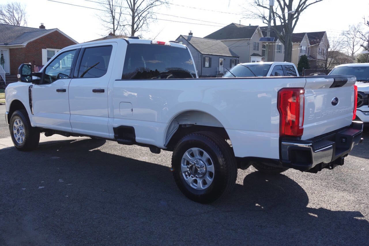 Used 2023 Ford F250 XLT AWD/4WD image 3