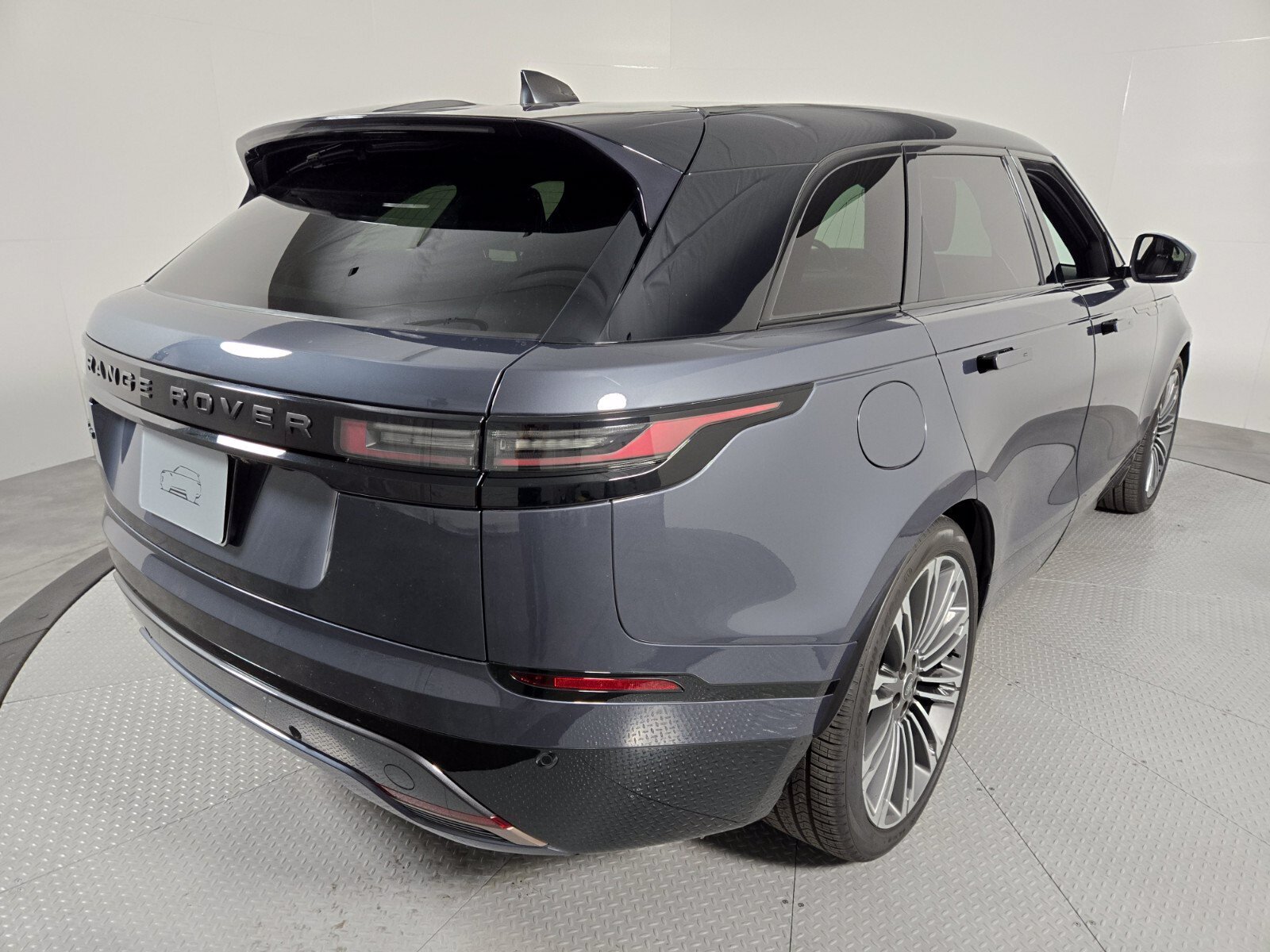 Used 2024 Land Rover Range Rover Velar Dynamic HSE AWD/4WD image 2