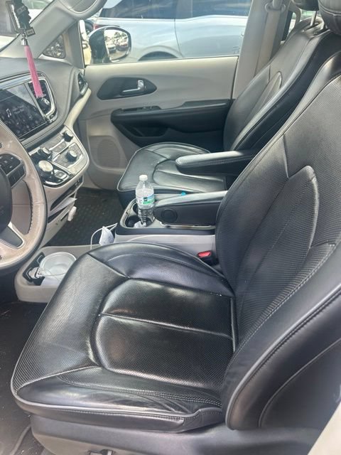 Used 2020 Chrysler Pacifica Limited FWD image 3
