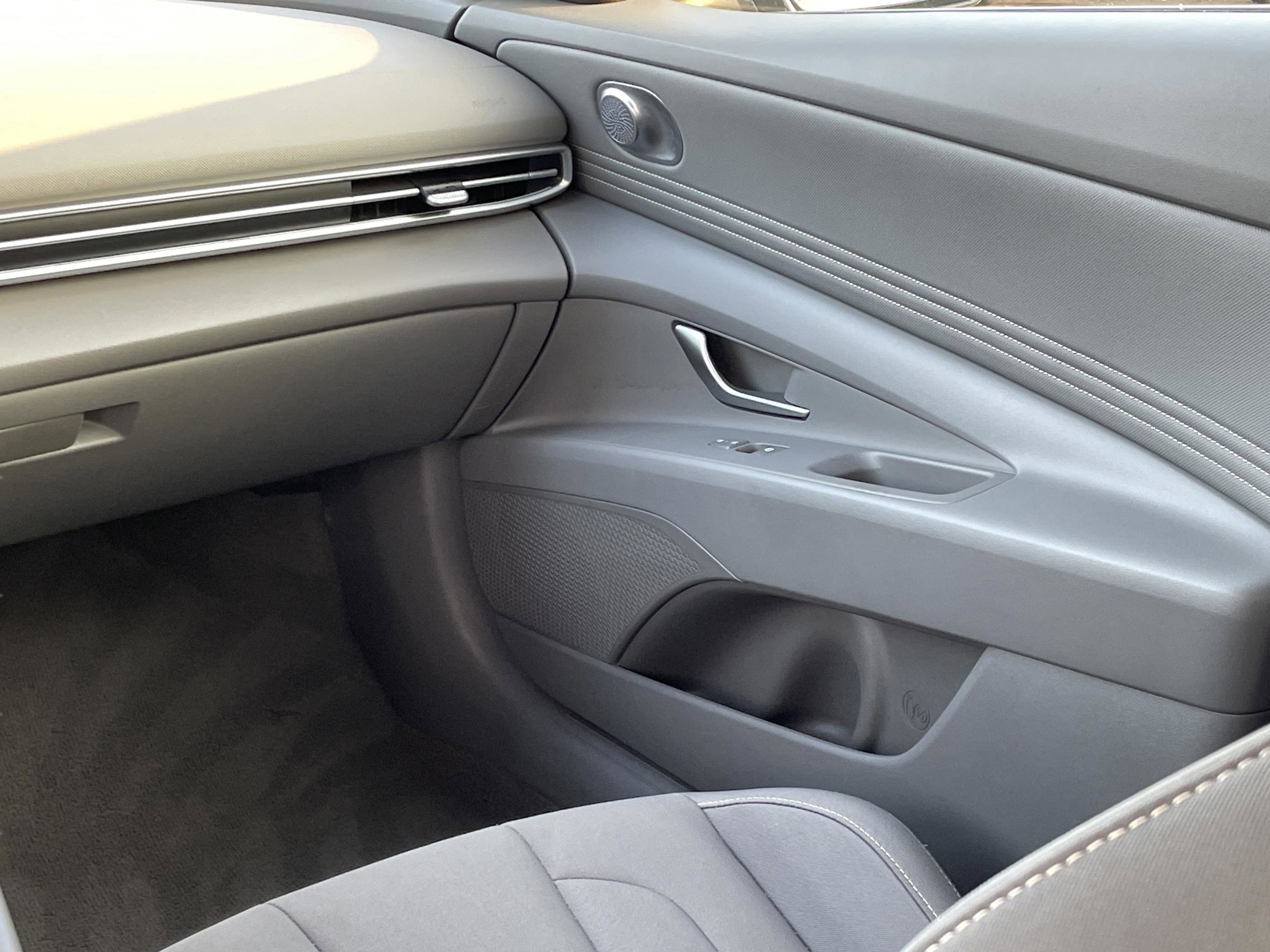 Used 2025 Hyundai Elantra SEL image 14